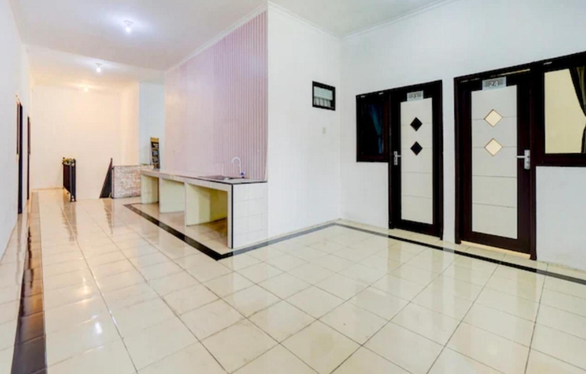 Reddoorz Near Plaza Araya Malang Hotel Blimbing  Buitenkant foto