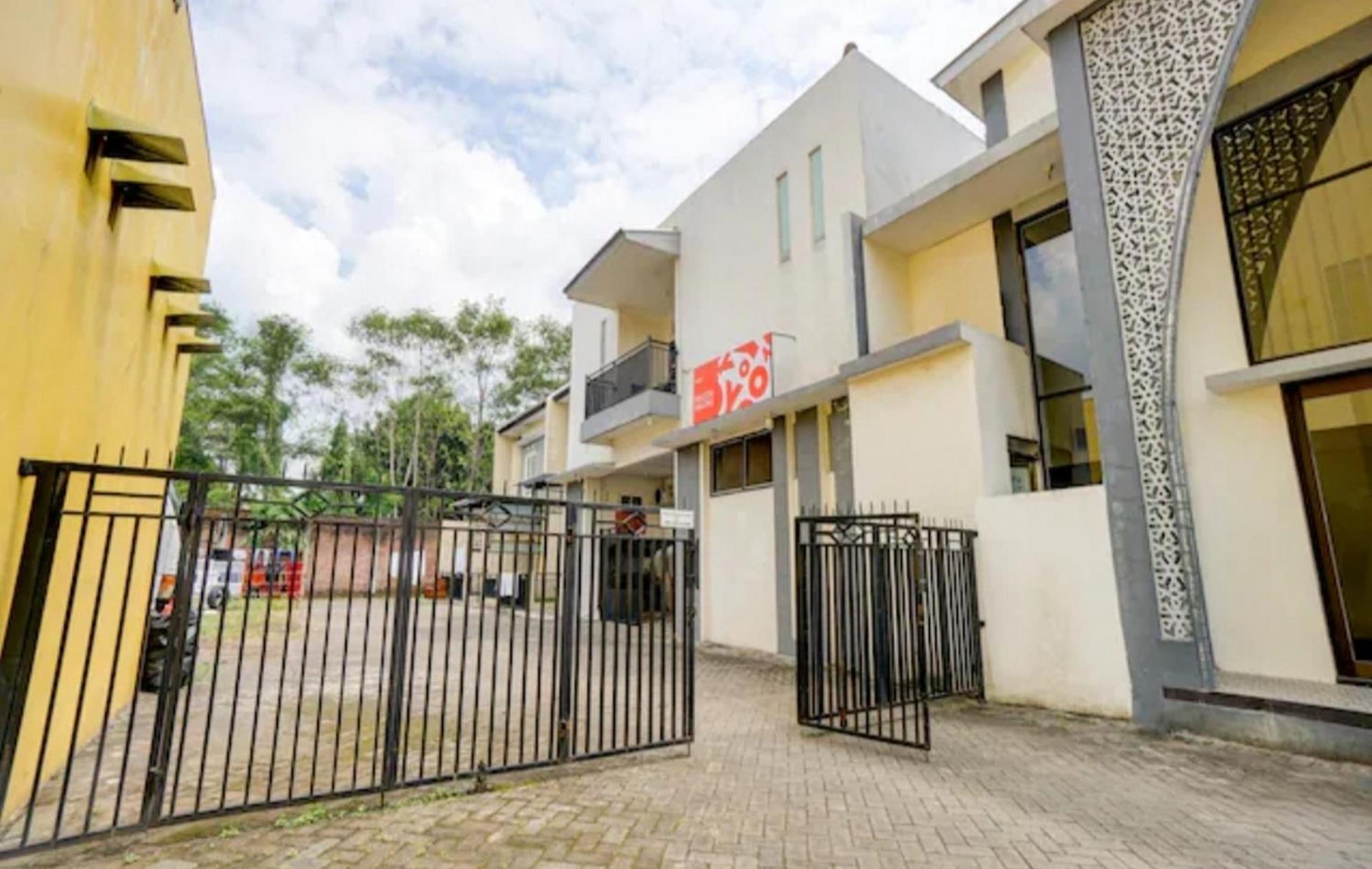 Reddoorz Near Plaza Araya Malang Hotel Blimbing  Buitenkant foto