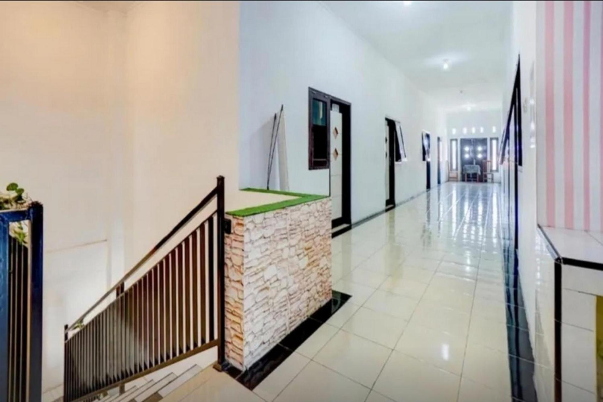 Reddoorz Near Plaza Araya Malang Hotel Blimbing  Buitenkant foto